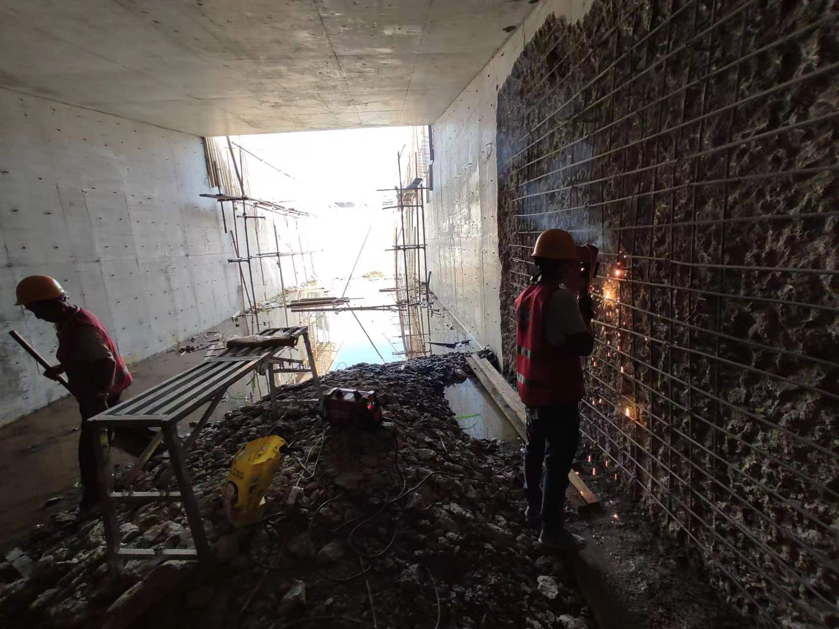 锦州挖断承重墙导致楼体开裂，加固施工方案出炉